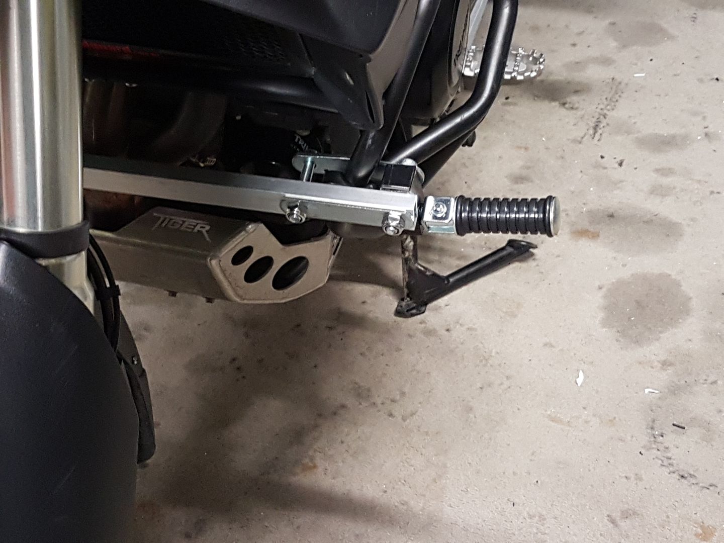 or "highway foot pegs" on Tiger 800XRXLow Triumph Rat Motorcycle Forums